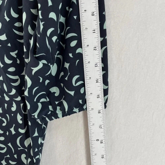 Ann Taylor Blouse Women's Sz S Blue Pattern V-Neck 3/4 Sleeves Pleated Relaxed - Picture 4 of 11